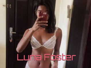 Luna_Foster