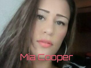 Mia_Cooper