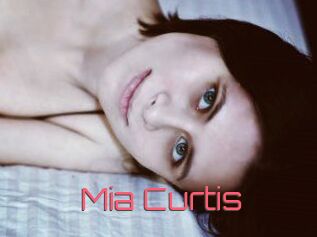 Mia_Curtis