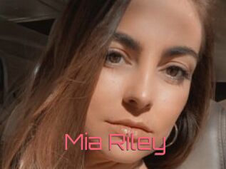Mia_Riley