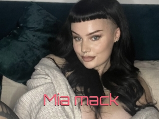 Mia_mack