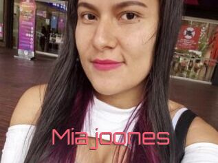 Mia_joones